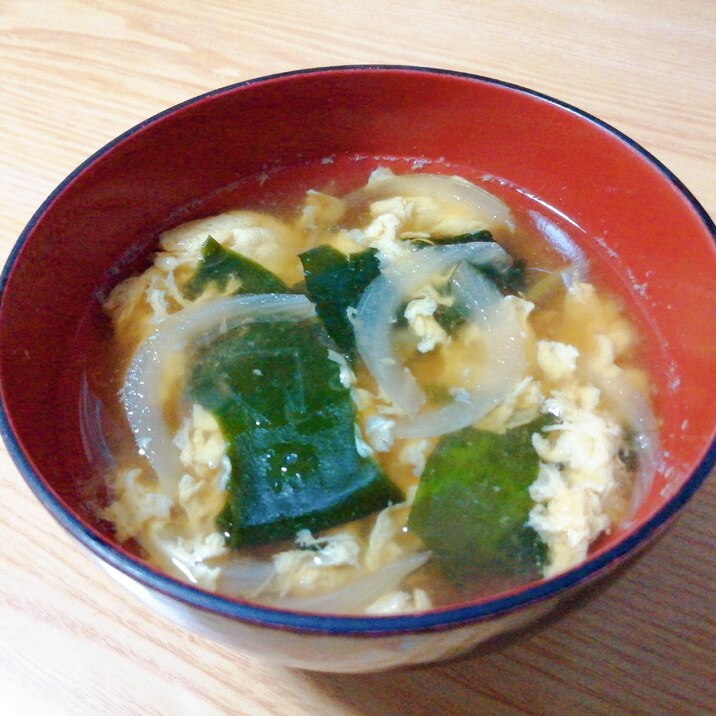 卵と玉ねぎとわかめのスープ